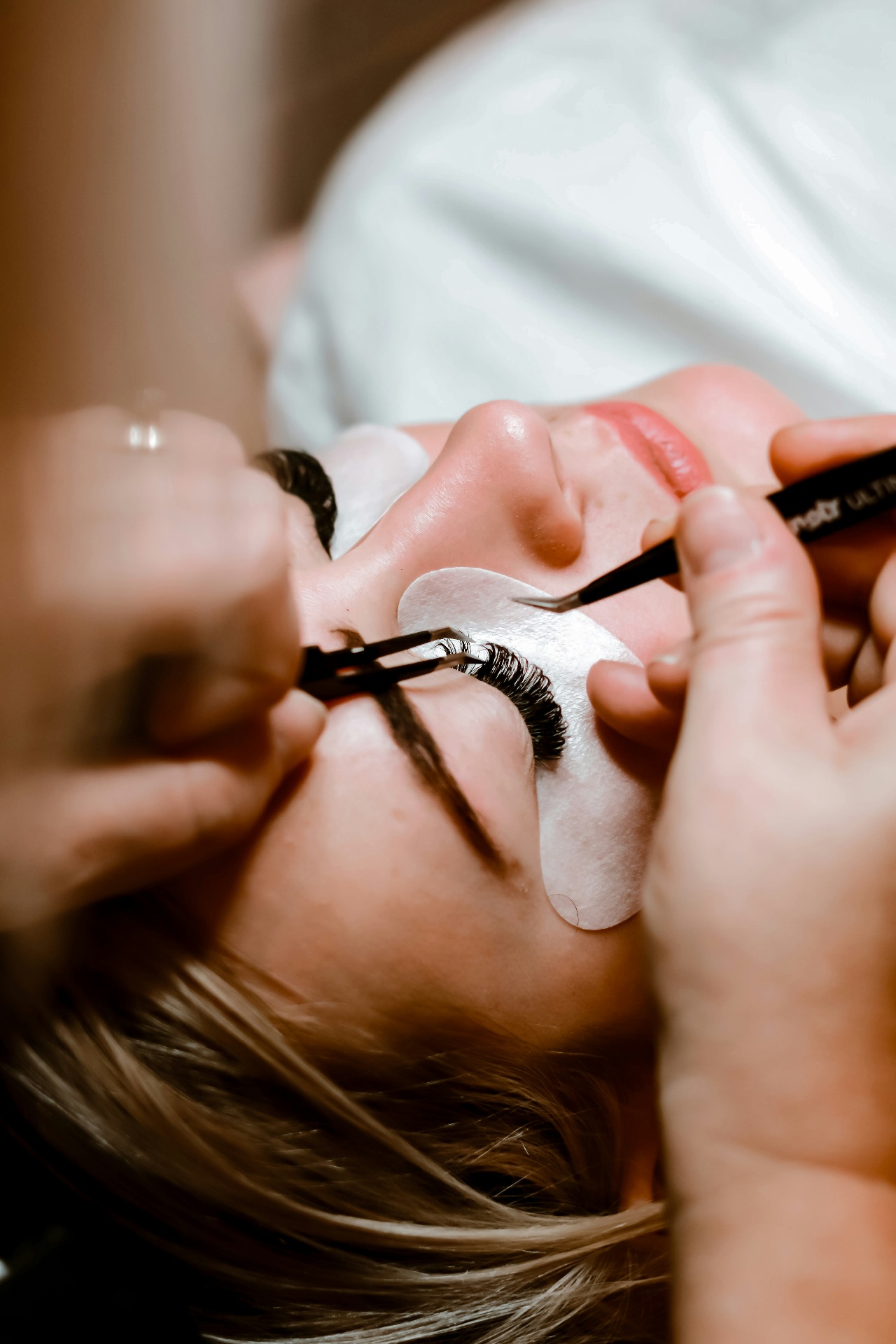Eyelash Extensions treatments in Hackney at The Cream of Beauty - Beautiful lash extensions and lifts for stunning, effortless eyes.